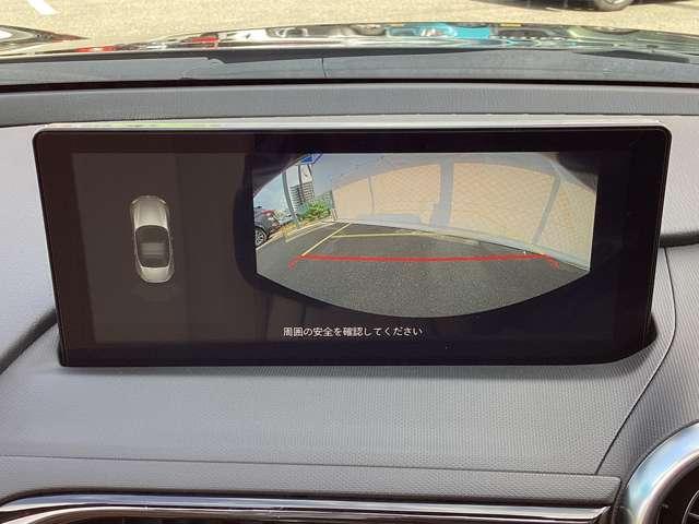 カラーで後方映像をモニターに映し出してくれるので、ショッピングモールのような狭い駐車場であったとしても障害物を見つけ、楽々駐車することができますね。