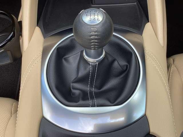 手の返しだけで正確に操作できるショートストロークはもちろんのこと確かな手応えと軽快さ、なめらかさを感じられるシフトフィールを実現しています。