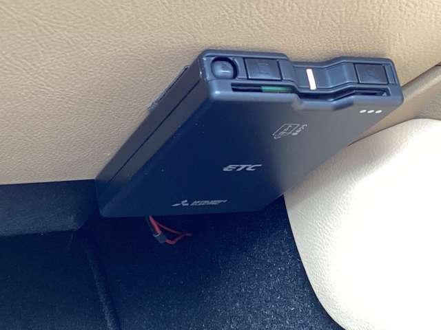 ＥＴＣももちろん搭載。いちいち料金所で停車する必要なんて当然ないです。スムーズにストレスなくドライブをお楽しみください。（※支払総額にセットアップ費用は含まれておりません。）