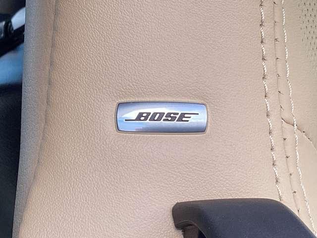 ＢＯＳＥサウンドシステムを搭載。「良い音を出す」ではなく、その車種のごとに特徴を計算（車種専用設計）し、「反響音」を作り出すことによってどの座席でも自分中心で音が聴こえ、「心地よい空間」を作り出します。