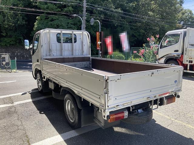 デュトロ 日野 ２ｔ平ボディ 日野 ３方開 ターボ車 最大積載量２ ０００ｋｇ 車両総重量５ｔ未満 リアダブル 小型 低床 ２ｔ平ボディ ａｔ ２トン ヒラボディ オートマの中古車詳細 中古車検索ならkurutown クルタウン