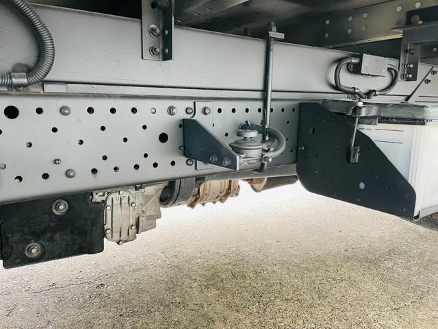 エルフトラック 　２ｔ　アルミバン　跳ね上げパワーゲート　２トン　バン　標準ロング　内高２１４ｃｍ　ラッシング３段　オートターン　バックモニター　ミッション　パワーゲート容量１．０００ｋｇ　ターボ　ハイキャブ　アーム式（35枚目）