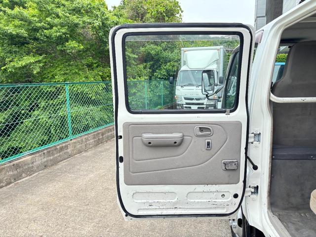 デュトロ 　２ｔ　ダブルキャブ　Ｗキャブ　準中型　アーム式パワーゲート　パワーゲート　６人乗り　全席ＰＷ　３方開　床木材張り　ＥＴＣ　ドライブレコーダー　積載量２．０００ｋｇ　ターボ車　ミッション　５ＭＴ　新明和（46枚目）