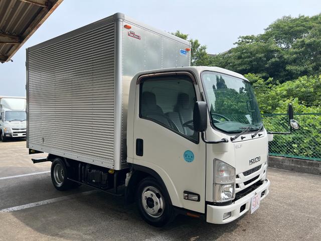 エルフトラック 　２ｔ　アルミバン　準中型　内高２１２ｃｍ　２トン　バン　車検期日令和８年３月１７日　ラッシング２段　９０度ストッパー　バックモニター　オートマ　２ペダル　ターボ車　積載量２．０００ｋｇ　ＥＴＣ　３人乗（2枚目）