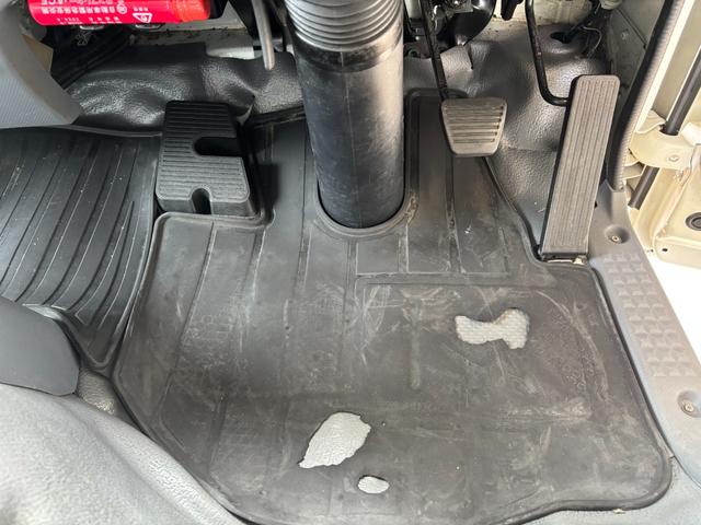 エルフトラック 　２ｔ　冷凍車　冷蔵冷凍車　コンビニ仕様　－５℃設定　東プレ製　ワイドロング　積載量２．０００ｋｇ　床アルミ縞板　ラッシング２段　可動式扉　２層式　２エバ　ＡＴ　オートマ　水抜き穴２か所　サイド扉（39枚目）