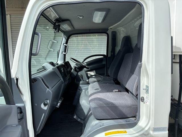 エルフトラック 　２ｔ　冷凍車　冷蔵冷凍車　コンビニ仕様　－５℃設定　東プレ製　ワイドロング　積載量２．０００ｋｇ　床アルミ縞板　ラッシング２段　可動式扉　２層式　２エバ　ＡＴ　オートマ　水抜き穴２か所　サイド扉（40枚目）