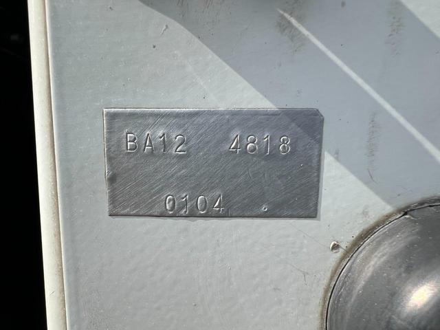 キャンター 　２ｔ　平ボディ　１０尺　準中型　デュオニック　ＡＴ　オートマ　床木材張り　アルミ縞板被せ　バンパーメッキ　コーナーメッキ　グリルメッキ　ミラーメッキ　社外ナビ　ＥＴＣ　ターボ車　積載量１．５００ｋｇ（62枚目）