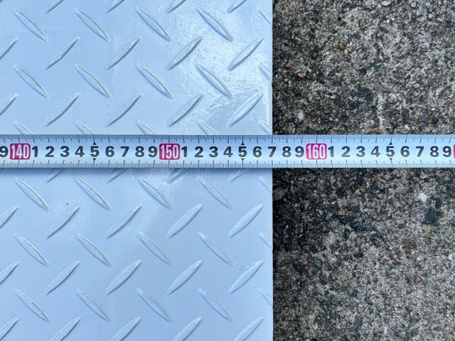 キャンター 　２ｔ　平ボディ　垂直パワーゲート　パワーゲート　１０尺　４ナンバー　準中型　積載量２．０００ｋｇ　極東開発製　床木材張り　３方開　デュオニック　ＡＴ　ＥＴＣ　３人乗り　ナビ　車輛総重量４．７７５ｋｇ（17枚目）