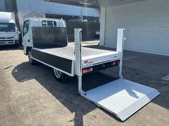 キャンター 　２ｔ　平ボディ　垂直パワーゲート　パワーゲート　１０尺　４ナンバー　準中型　積載量２．０００ｋｇ　極東開発製　床木材張り　３方開　デュオニック　ＡＴ　ＥＴＣ　３人乗り　ナビ　車輛総重量４．７７５ｋｇ（22枚目）