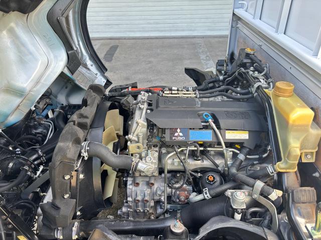 キャンター 　２ｔ　平ボディ　垂直パワーゲート　パワーゲート　１０尺　４ナンバー　準中型　積載量２．０００ｋｇ　極東開発製　床木材張り　３方開　デュオニック　ＡＴ　ＥＴＣ　３人乗り　ナビ　車輛総重量４．７７５ｋｇ（41枚目）