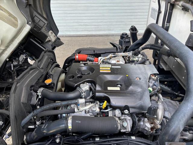 エルフトラック 3t 冷凍車 冷蔵冷凍車 ワイドロング 2層式 2エバ -7℃設定 可動式扉 床アルミ縞板 サイドスライド扉 水抜き穴2か所 積載量2.950kg ミッション バックモニター コンビニ仕様 デンソー製(48枚目)