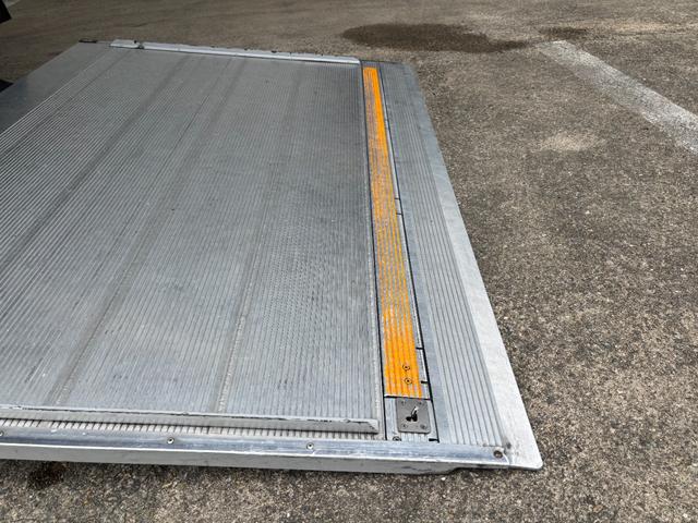 アトラストラック  2t アルミバン ワイドロング パワーゲート 跳ね上げパワーゲート ラッシング1段 内高212cm 床ラバー張り デュオニック 社外ナビ バックモニター ドライブレコーダー AT 積載量2.000kg(11枚目)