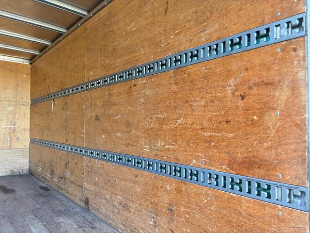 キャンター 　３ｔ　アルミバン　ワイドロング　パワーゲート　格納パワーゲート　ラッシング２段　床木材張り　サイドスライド扉　デュオニック　ＥＴＣ　バックモニター　積載量２．９００ｋｇ　車検Ｒ７年１２月１０日迄　ＡＴ（15枚目）