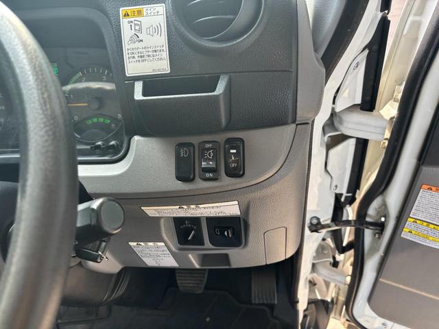 キャンター 　３ｔ　アルミバン　ワイドロング　パワーゲート　格納パワーゲート　ラッシング２段　床木材張り　サイドスライド扉　デュオニック　ＥＴＣ　バックモニター　積載量２．９００ｋｇ　車検Ｒ７年１２月１０日迄　ＡＴ（33枚目）