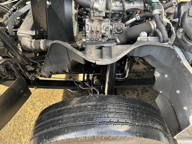 キャンター 　３ｔ　アルミバン　ワイドロング　パワーゲート　格納パワーゲート　ラッシング２段　床木材張り　サイドスライド扉　デュオニック　ＥＴＣ　バックモニター　積載量２．９００ｋｇ　車検Ｒ７年１２月１０日迄　ＡＴ（41枚目）