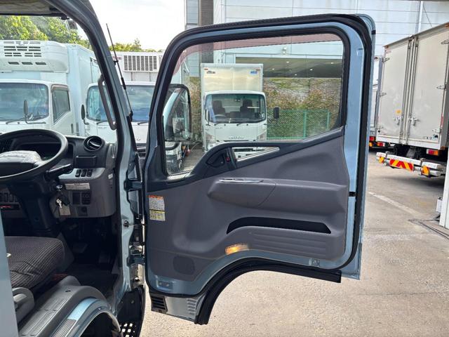 キャンター 　２ｔ　アルミバン　パネルバン　ドライバン　準中型　１０尺　内高２０８ｃｍ　ラッシング２段　９０度ストッパー　積載量２．０００ｋｇ　デュオニック　オートマ　ＡＴ　社外ナビ　バックカメラ　ＥＴＣ　カスタム（22枚目）