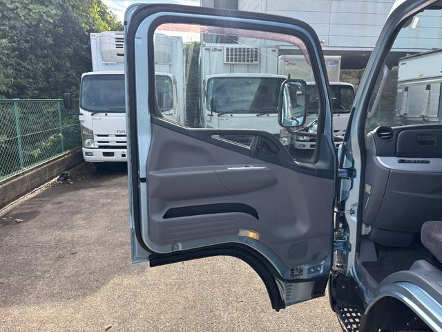 キャンター 　２ｔ　アルミバン　パネルバン　ドライバン　準中型　１０尺　内高２０８ｃｍ　ラッシング２段　９０度ストッパー　積載量２．０００ｋｇ　デュオニック　オートマ　ＡＴ　社外ナビ　バックカメラ　ＥＴＣ　カスタム（35枚目）