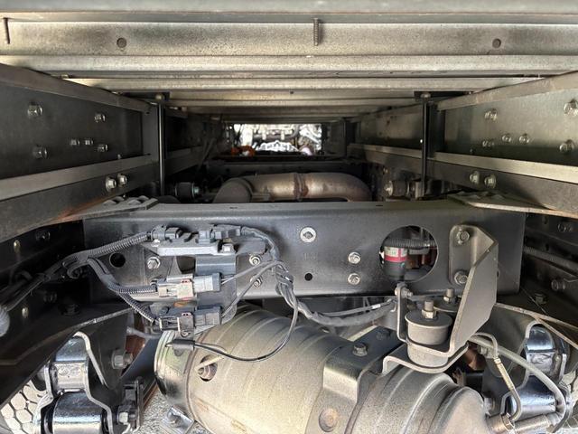 キャンター 　２ｔ　アルミバン　パネルバン　ドライバン　準中型　１０尺　内高２０８ｃｍ　ラッシング２段　９０度ストッパー　積載量２．０００ｋｇ　デュオニック　オートマ　ＡＴ　社外ナビ　バックカメラ　ＥＴＣ　カスタム（46枚目）