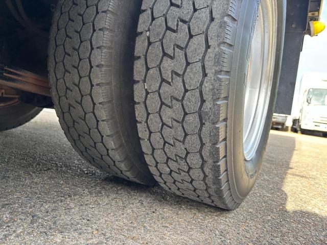 キャンター 　２ｔ　アルミバン　パネルバン　ドライバン　準中型　１０尺　内高２０８ｃｍ　ラッシング２段　９０度ストッパー　積載量２．０００ｋｇ　デュオニック　オートマ　ＡＴ　社外ナビ　バックカメラ　ＥＴＣ　カスタム（52枚目）