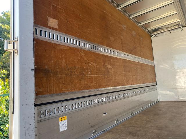 キャンター 　３ｔ　アルミウイング　ウイング　ワイドロング　内高２１４ｃｍ　床木材張り　ラッシング２段　内フック　積載量３．０００ｋｇ　ミッション　ＥＴＣ　バックモニター　ドライブレコーダー　ＣＵＳＴＯＭ　５ＭＴ（9枚目）