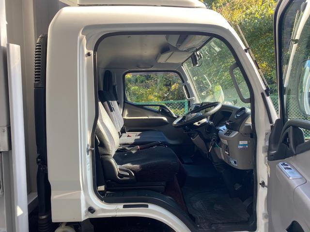 キャンター 　３ｔ　アルミウイング　ウイング　ワイドロング　内高２１４ｃｍ　床木材張り　ラッシング２段　内フック　積載量３．０００ｋｇ　ミッション　ＥＴＣ　バックモニター　ドライブレコーダー　ＣＵＳＴＯＭ　５ＭＴ（29枚目）