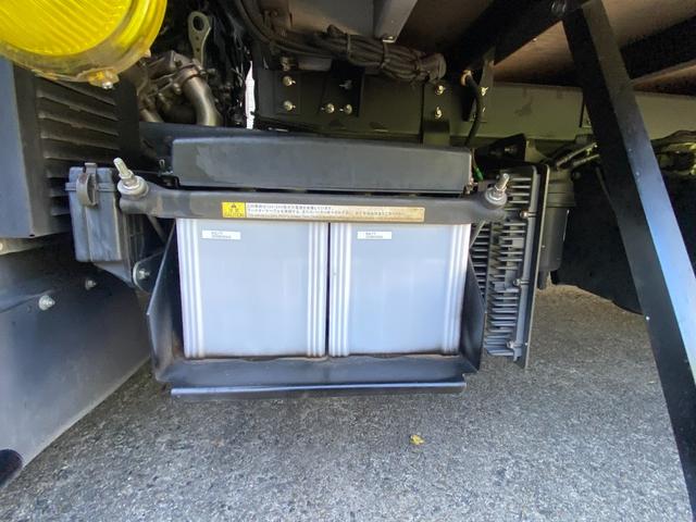 キャンター 　３ｔ　アルミウイング　ウイング　ワイドロング　内高２１４ｃｍ　床木材張り　ラッシング２段　内フック　積載量３．０００ｋｇ　ミッション　ＥＴＣ　バックモニター　ドライブレコーダー　ＣＵＳＴＯＭ　５ＭＴ（56枚目）