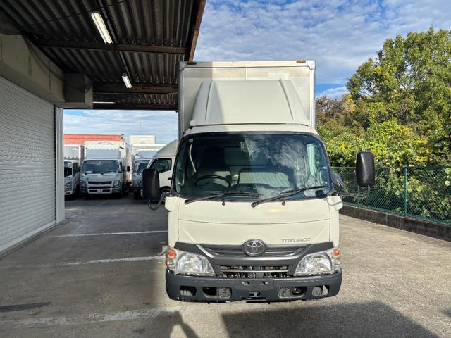 トヨエース 　２ｔ　アルミバン　バン　準中型　１０尺　ショートボディ　９０度ストッパー　ラッシング１段　サイドスライド扉　床木材張り　内高２１６ｃｍ　ＥＴＣ　バックモニター　社外ナビ　積載量２．０００ｋｇ　ＡＴ（3枚目）