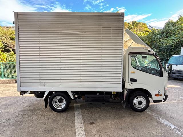 トヨエース 　２ｔ　アルミバン　バン　準中型　１０尺　ショートボディ　９０度ストッパー　ラッシング１段　サイドスライド扉　床木材張り　内高２１６ｃｍ　ＥＴＣ　バックモニター　社外ナビ　積載量２．０００ｋｇ　ＡＴ（24枚目）