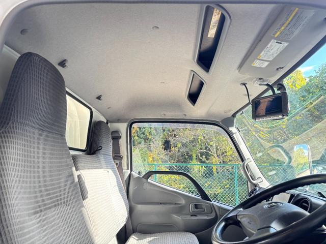 トヨエース 　２ｔ　アルミバン　バン　準中型　１０尺　ショートボディ　９０度ストッパー　ラッシング１段　サイドスライド扉　床木材張り　内高２１６ｃｍ　ＥＴＣ　バックモニター　社外ナビ　積載量２．０００ｋｇ　ＡＴ（26枚目）