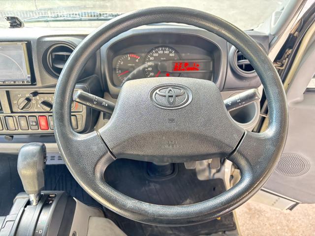 トヨエース 　２ｔ　アルミバン　バン　準中型　１０尺　ショートボディ　９０度ストッパー　ラッシング１段　サイドスライド扉　床木材張り　内高２１６ｃｍ　ＥＴＣ　バックモニター　社外ナビ　積載量２．０００ｋｇ　ＡＴ（28枚目）