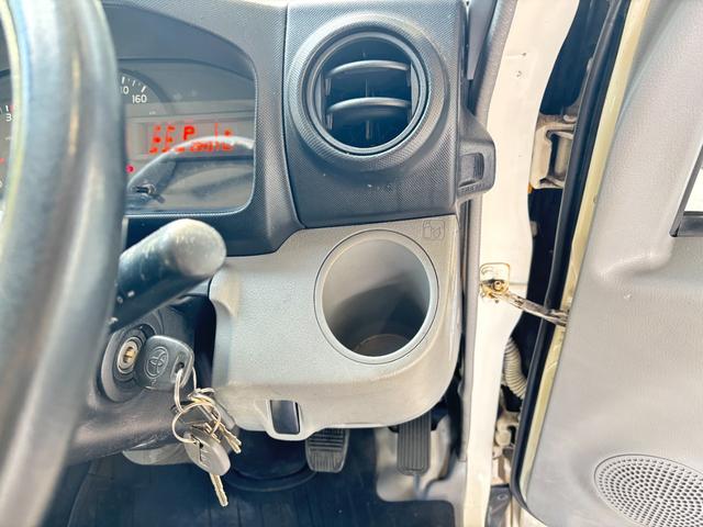 トヨエース 　２ｔ　アルミバン　バン　準中型　１０尺　ショートボディ　９０度ストッパー　ラッシング１段　サイドスライド扉　床木材張り　内高２１６ｃｍ　ＥＴＣ　バックモニター　社外ナビ　積載量２．０００ｋｇ　ＡＴ（30枚目）