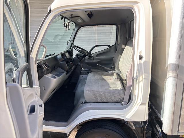 トヨエース 　２ｔ　アルミバン　バン　準中型　１０尺　ショートボディ　９０度ストッパー　ラッシング１段　サイドスライド扉　床木材張り　内高２１６ｃｍ　ＥＴＣ　バックモニター　社外ナビ　積載量２．０００ｋｇ　ＡＴ（38枚目）