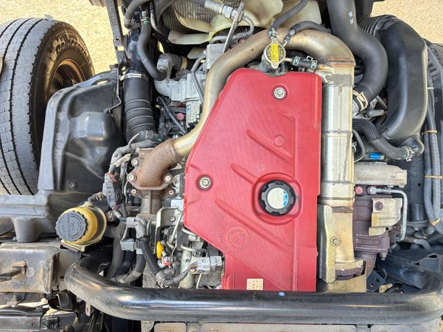 トヨエース 　２ｔ　アルミバン　バン　準中型　１０尺　ショートボディ　９０度ストッパー　ラッシング１段　サイドスライド扉　床木材張り　内高２１６ｃｍ　ＥＴＣ　バックモニター　社外ナビ　積載量２．０００ｋｇ　ＡＴ（42枚目）