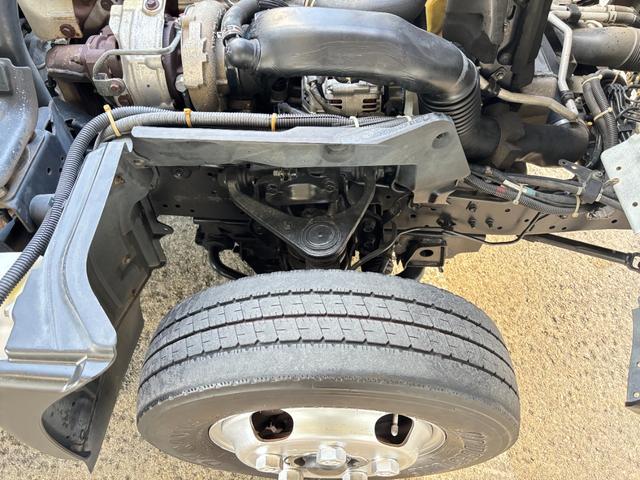 トヨエース 　２ｔ　アルミバン　バン　準中型　１０尺　ショートボディ　９０度ストッパー　ラッシング１段　サイドスライド扉　床木材張り　内高２１６ｃｍ　ＥＴＣ　バックモニター　社外ナビ　積載量２．０００ｋｇ　ＡＴ（45枚目）