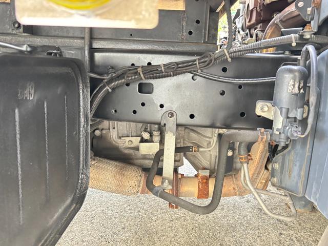 トヨエース 　２ｔ　アルミバン　バン　準中型　１０尺　ショートボディ　９０度ストッパー　ラッシング１段　サイドスライド扉　床木材張り　内高２１６ｃｍ　ＥＴＣ　バックモニター　社外ナビ　積載量２．０００ｋｇ　ＡＴ（47枚目）