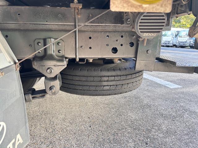 トヨエース 　２ｔ　アルミバン　バン　準中型　１０尺　ショートボディ　９０度ストッパー　ラッシング１段　サイドスライド扉　床木材張り　内高２１６ｃｍ　ＥＴＣ　バックモニター　社外ナビ　積載量２．０００ｋｇ　ＡＴ（52枚目）