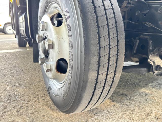 トヨエース 　２ｔ　アルミバン　バン　準中型　１０尺　ショートボディ　９０度ストッパー　ラッシング１段　サイドスライド扉　床木材張り　内高２１６ｃｍ　ＥＴＣ　バックモニター　社外ナビ　積載量２．０００ｋｇ　ＡＴ（57枚目）