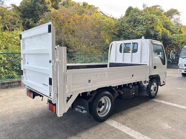 エルフトラック 2t 平ボディ 垂直パワーゲート パワーゲート 準中型 3方開 床鉄板張り ロープ通し穴 積載量2.000kg オートマ AT ショートボディ 10尺 4ナンバー ターボ車 新明和製 電動格納ミラー(5枚目)