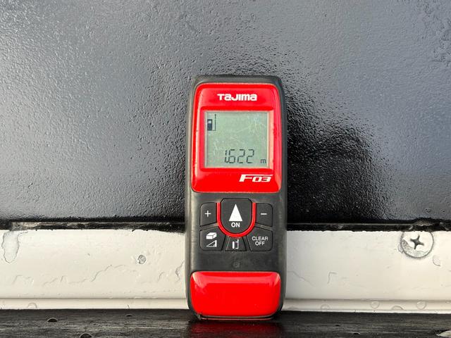 エルフトラック 2t 平ボディ 垂直パワーゲート パワーゲート 準中型 3方開 床鉄板張り ロープ通し穴 積載量2.000kg オートマ AT ショートボディ 10尺 4ナンバー ターボ車 新明和製 電動格納ミラー(14枚目)