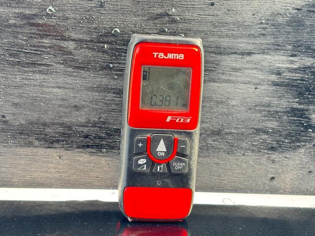 エルフトラック 2t 平ボディ 垂直パワーゲート パワーゲート 準中型 3方開 床鉄板張り ロープ通し穴 積載量2.000kg オートマ AT ショートボディ 10尺 4ナンバー ターボ車 新明和製 電動格納ミラー(15枚目)