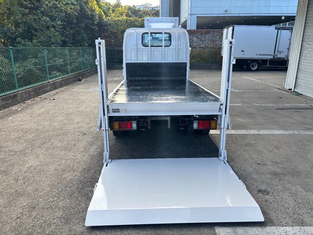 エルフトラック 2t 平ボディ 垂直パワーゲート パワーゲート 準中型 3方開 床鉄板張り ロープ通し穴 積載量2.000kg オートマ AT ショートボディ 10尺 4ナンバー ターボ車 新明和製 電動格納ミラー(22枚目)