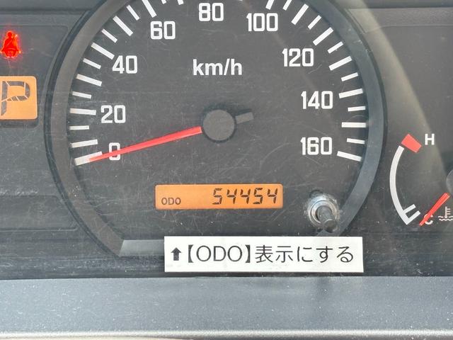 エルフトラック 2t 平ボディ 垂直パワーゲート パワーゲート 準中型 3方開 床鉄板張り ロープ通し穴 積載量2.000kg オートマ AT ショートボディ 10尺 4ナンバー ターボ車 新明和製 電動格納ミラー(32枚目)