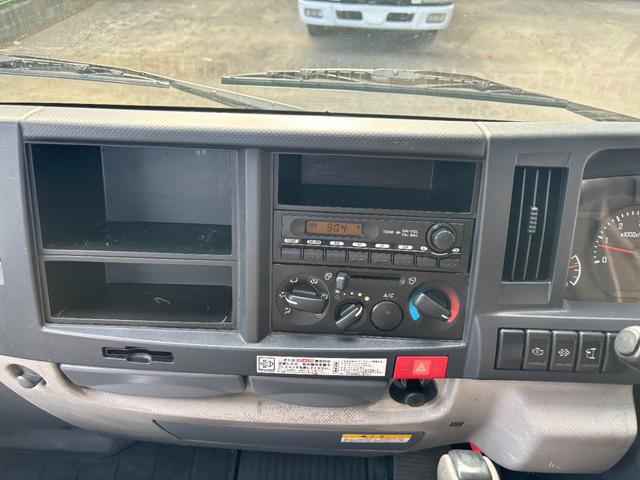 エルフトラック 2t 平ボディ 垂直パワーゲート パワーゲート 準中型 3方開 床鉄板張り ロープ通し穴 積載量2.000kg オートマ AT ショートボディ 10尺 4ナンバー ターボ車 新明和製 電動格納ミラー(34枚目)