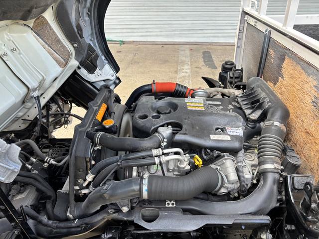 エルフトラック 2t 平ボディ 垂直パワーゲート パワーゲート 準中型 3方開 床鉄板張り ロープ通し穴 積載量2.000kg オートマ AT ショートボディ 10尺 4ナンバー ターボ車 新明和製 電動格納ミラー(42枚目)