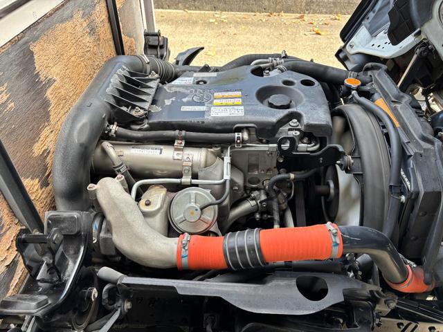 エルフトラック 2t 平ボディ 垂直パワーゲート パワーゲート 準中型 3方開 床鉄板張り ロープ通し穴 積載量2.000kg オートマ AT ショートボディ 10尺 4ナンバー ターボ車 新明和製 電動格納ミラー(45枚目)