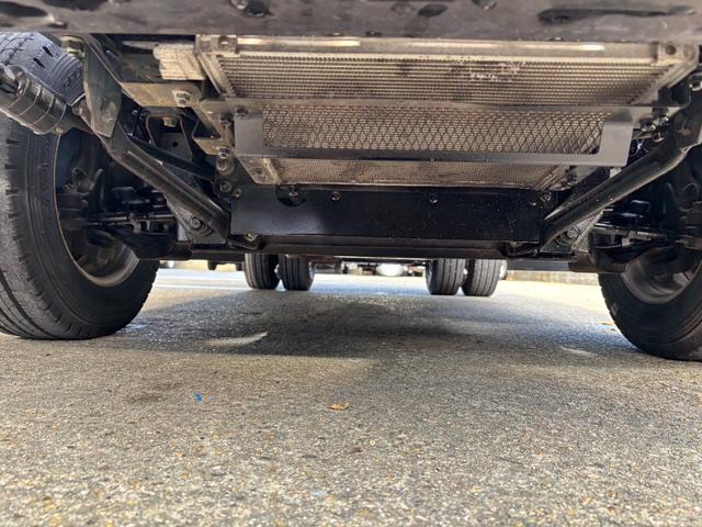 エルフトラック 2t 平ボディ 垂直パワーゲート パワーゲート 準中型 3方開 床鉄板張り ロープ通し穴 積載量2.000kg オートマ AT ショートボディ 10尺 4ナンバー ターボ車 新明和製 電動格納ミラー(47枚目)