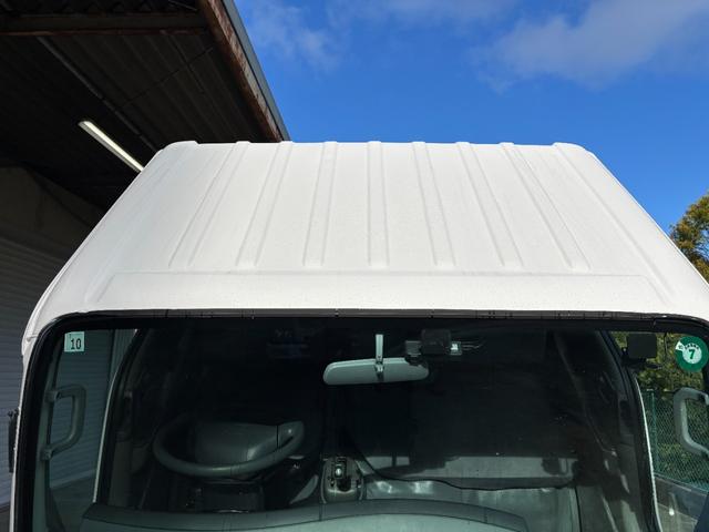 エルフトラック 2t 平ボディ 垂直パワーゲート パワーゲート 準中型 3方開 床鉄板張り ロープ通し穴 積載量2.000kg オートマ AT ショートボディ 10尺 4ナンバー ターボ車 新明和製 電動格納ミラー(61枚目)