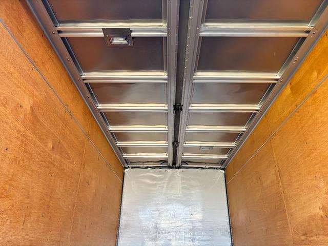 アトラストラック 　２ｔ　アルミウイング　ワイドロング　内高２２２ｃｍ　内フック　ラッシング１段　床木材張り　日本フルハーフ製　セミオートマ　オートマ　ＡＴ　ＥＴＣ　バックモニター　実走行　排ガス浄化作業不要　ウイング（10枚目）