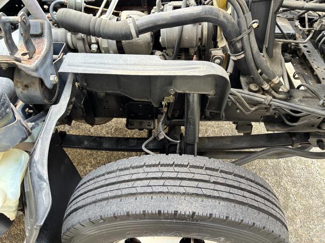 アトラストラック 　２ｔ　アルミウイング　ワイドロング　内高２２２ｃｍ　内フック　ラッシング１段　床木材張り　日本フルハーフ製　セミオートマ　オートマ　ＡＴ　ＥＴＣ　バックモニター　実走行　排ガス浄化作業不要　ウイング（43枚目）