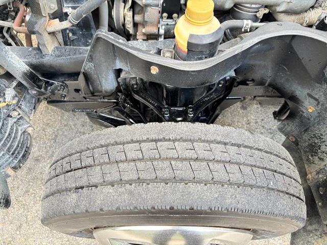 キャンター 　２ｔ　簡易クレーン　クレーン　４段ブーム　３方開　２．２吊り　ロープ通し穴　内フック　床木材張り　１０尺　ショート　ＮＡエンジン　排ガス浄化作業不要　４ナンバー　ミッション　積載量２．０００ｋｇ（46枚目）